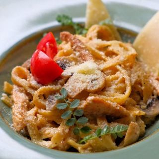 Fettuccine pasta with chicken in creamy sauce