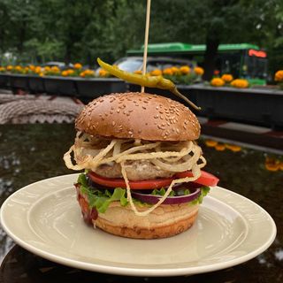 Бургер " Пияз" с говядиной