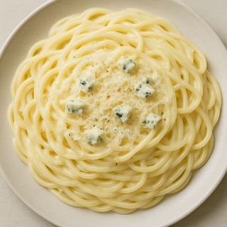 Espaguetis a los Cuatro Quesos