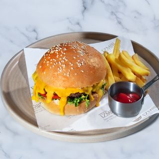 Бургер с говядиной + фри