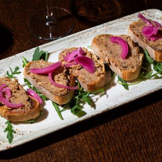 Bruschette cu pasta de jumari