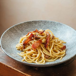 Spaghetti Cuadrado Estirado Al Bronce Con Guanciale