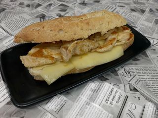 27. Bocadillo De Pechuga De Pollo