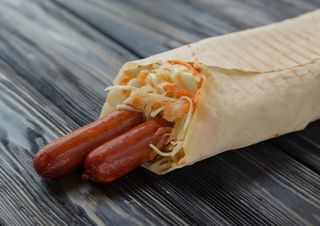 Хот-дог в лаваші з ковбаскою