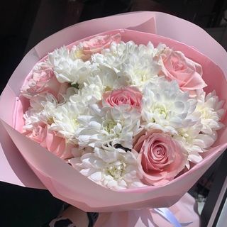 Хризантема та троянда 