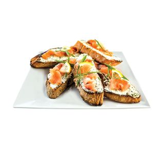 Брускети с пушена сьомга и филаделфия (150г)