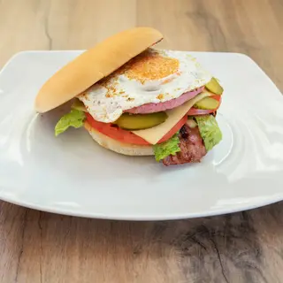 Hamburguesa 150 gms, Huevo, Queso Y Bacon