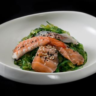 03. Goma wakame con pesce misto