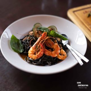 Linguinni Negro com Gambas e Mexilhão