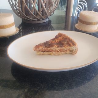 Fatia de Quiche Carne/Legumes/Atum