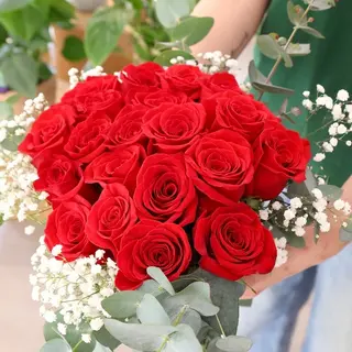 Ramo de 20 rosas rojas · Montserrat
