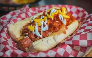 Perro Caliente Con Patatas Fritas