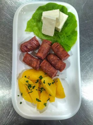 Kuvani krompir sa Njeguškom kobasicom 600 gr