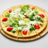 Пицца «Цезарь» с сырными бортиками