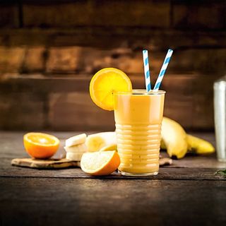 Jus d'orange avec banane bien glacé