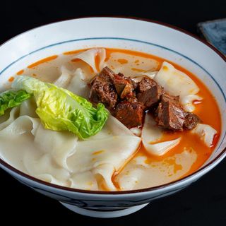 牛肉裤带面 Tallarines cinturón en caldo