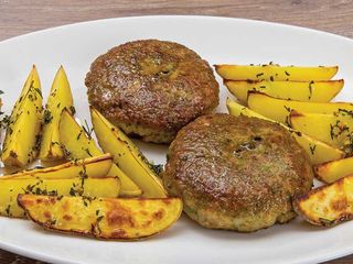 Говяжья котлета с картофелем по-деревенски