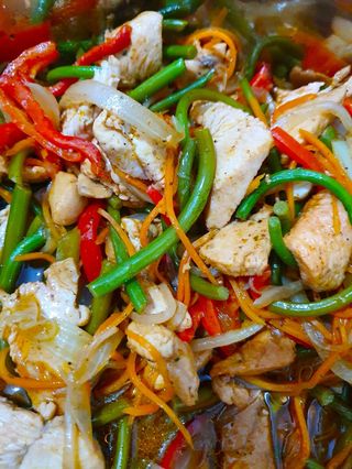 Куриное филе с чесночными стрелками 