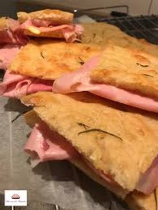 Pizza mortadella, burrata e fonduta di pistacchio