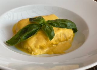 Голубці з кролика, тушковані у сметанному соусі (340г)