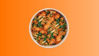 Rice Cake Popcorn Chicken z sosem ostrym