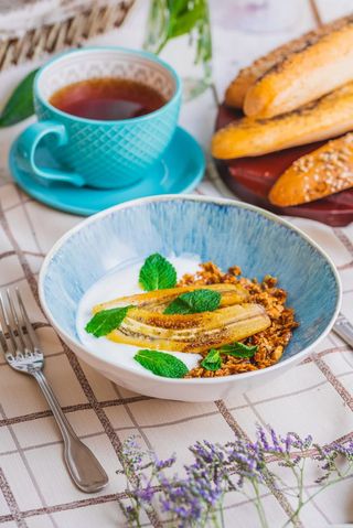 Гранола с карамелизированными бананами 