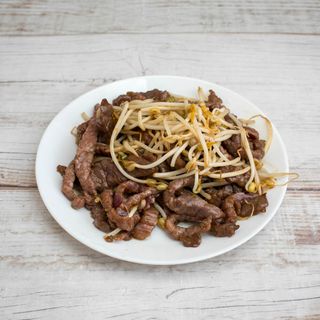 Ternera Salteada Con Brotes De Soja
