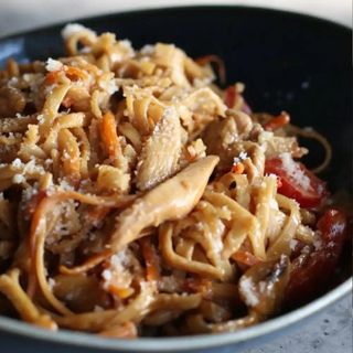 Udon z kurczakiem na białym sosie Delivery