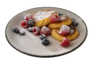 Сырники ягодой