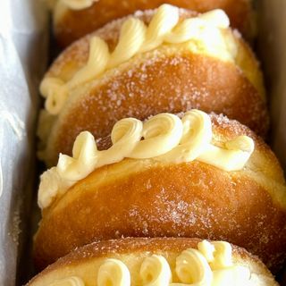 Gogoasa cu crema de vanilie 