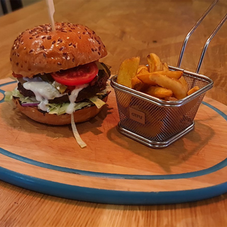 Burger Blue Cheese & cartofi