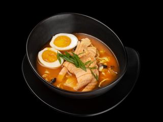 Рамен с лососем (320г)