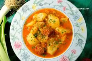 Papas guisadas con verdura y chorizo