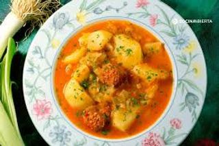 Papas guisadas con verdura y chorizo