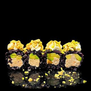 Uramaki black miura roll