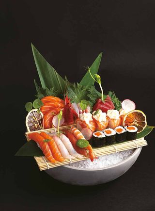 215 Sushi sashimi salmone misto