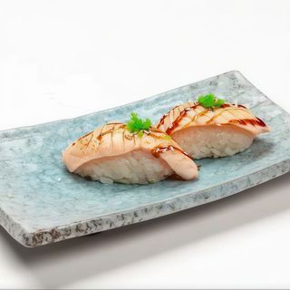 nigiri salmón flameado  (2 pzs.)