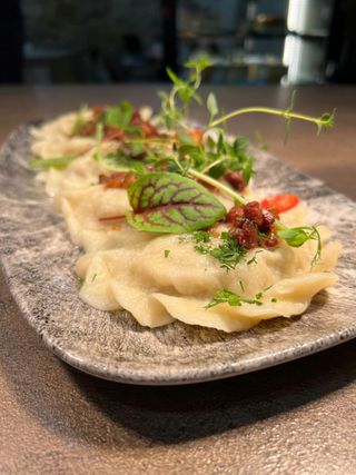 Pierogi z mięsem i kapustą ręcznie lepione