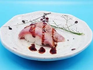 136.Nigiri flambé maguro 2 pezzi