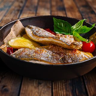 File de dorada cu legume