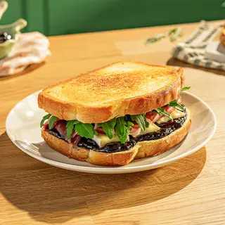 Bocadillo De Jamón York En Pan Brioche