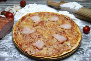 პიცა ლორით და ყველით