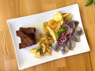 Оселедець з картоплею по-селянськи (350g)