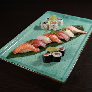 73. Sushi misto grande