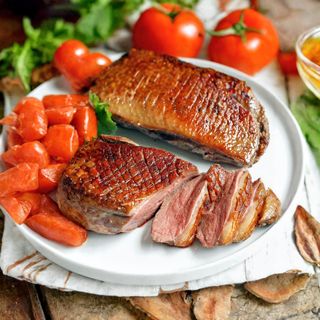 DUCK BREAST WITH HONEY-TRUFFLE GLAZE / PIEPT DE RAȚĂ LA GRĂTAR ÎN GLASĂ DE MIERE CU TRUFE