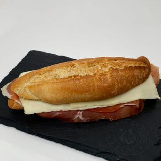 Bocata Jamón Serrano Reserva Con Queso