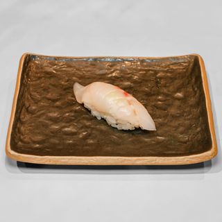 Nigiri de pescado blanco (2 Pzas.)