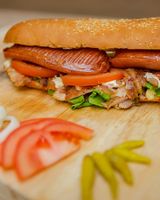 მექსიკური ჰოთ დოგი ქათმის ხორცით პურში