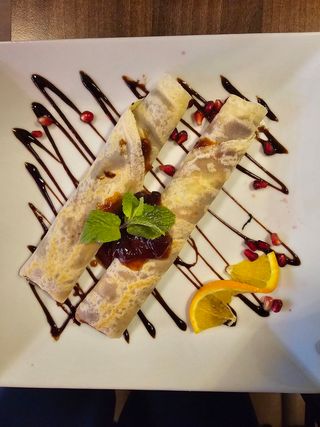 Slatka palačinka sa višnjom