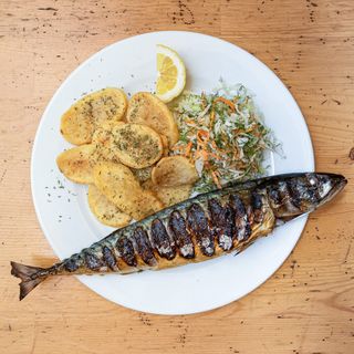 Цяла скумрия (500-550г)